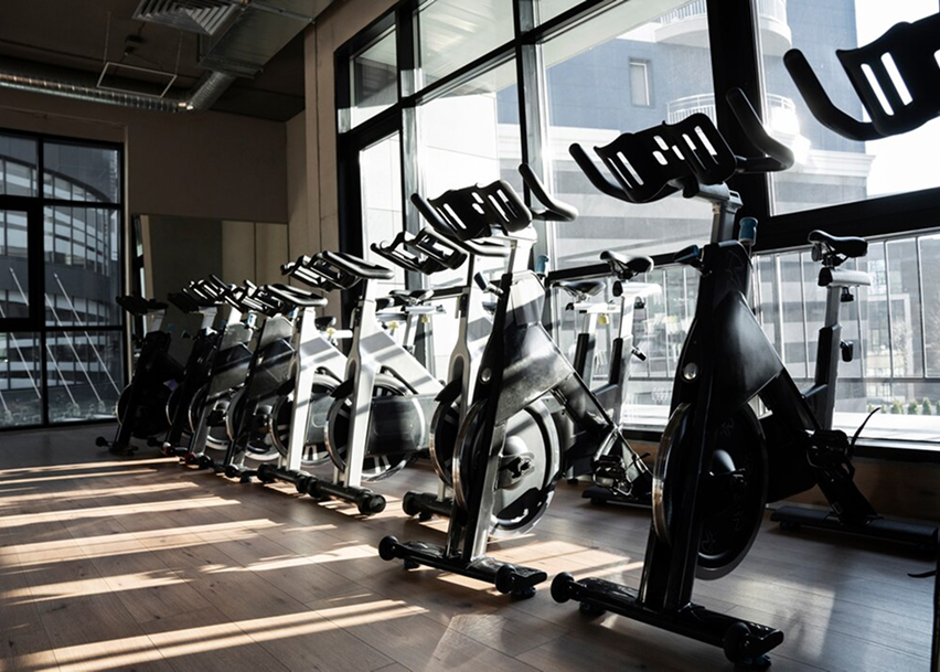 Велодорожки в спортивном зале